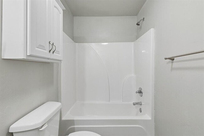 Building Photo - 401 Debra Ct