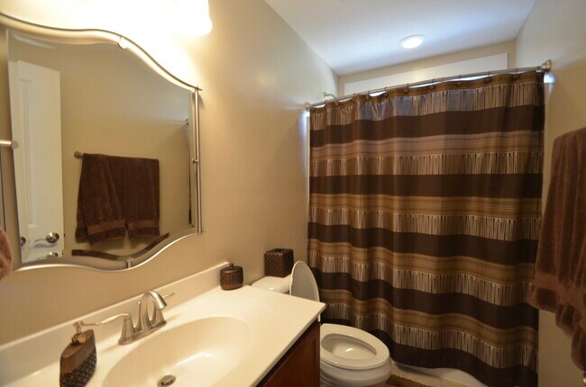 Building Photo - 1811 Luna Ct