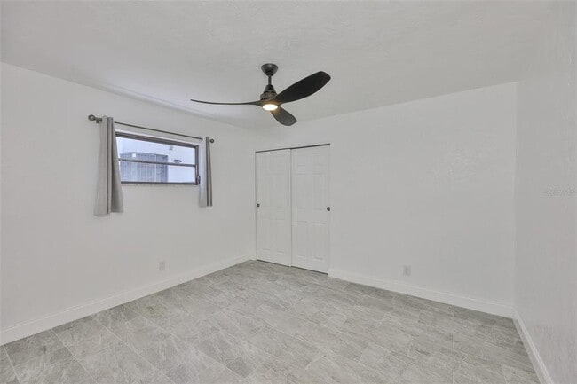Building Photo - 6422 Lake Sunrise Dr
