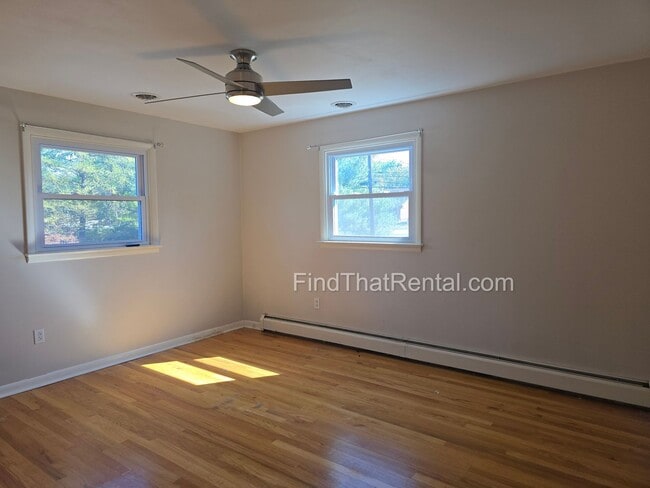 Building Photo - Available Immediately! Pet friendly, 2 car...