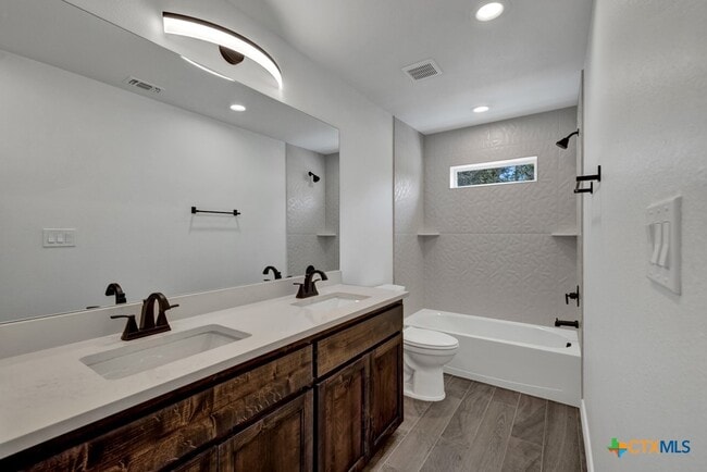 Building Photo - 2549 Grandview Forest