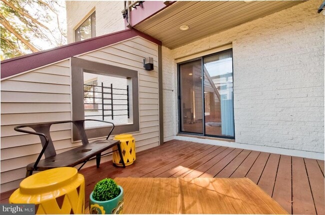 Building Photo - 10320 Westlake Dr