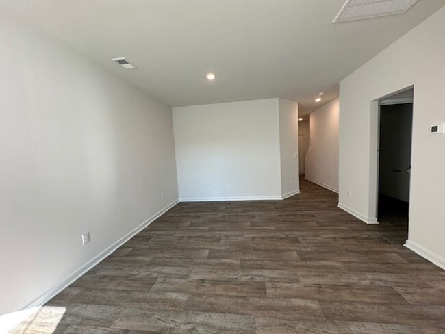 Building Photo - Graham