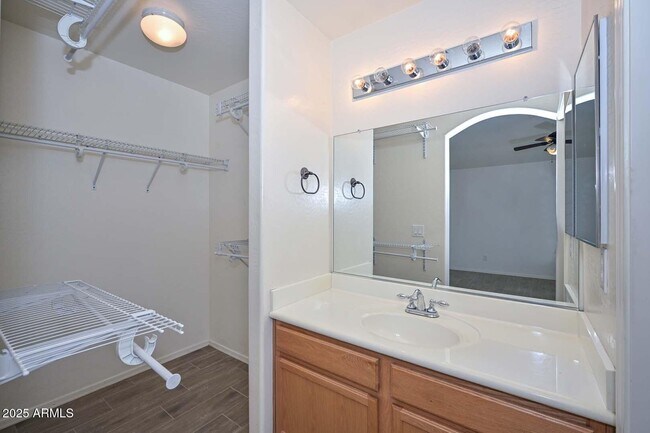 Building Photo - 11767 W Dos Rios Dr