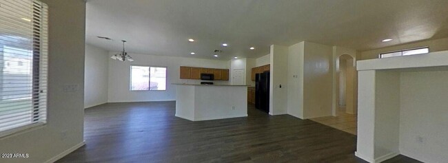 Building Photo - 3273 E Roadrunner Dr