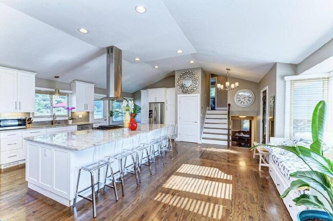 Building Photo - 857 Kings Point Dr W