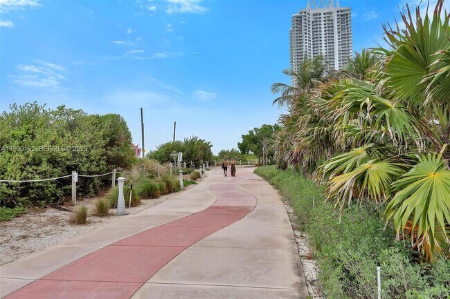 Building Photo - 6515 Collins Ave