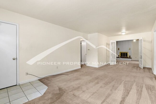 Building Photo - 3273 S Forest St