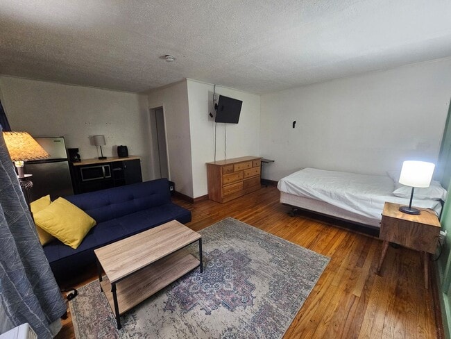 Building Photo - All Inclusive Furnished Studio Apartment