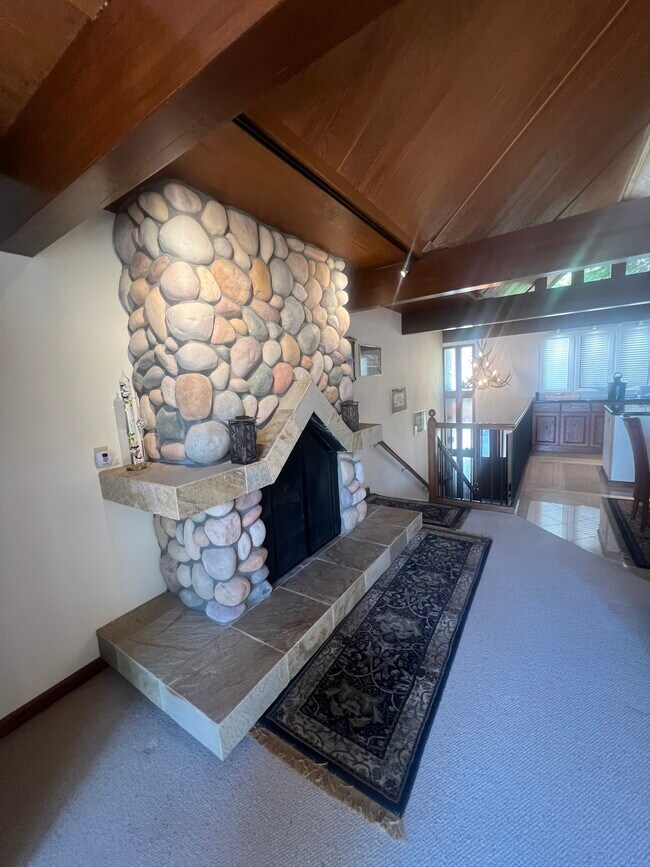 Building Photo - 557 Lakeshore Blvd