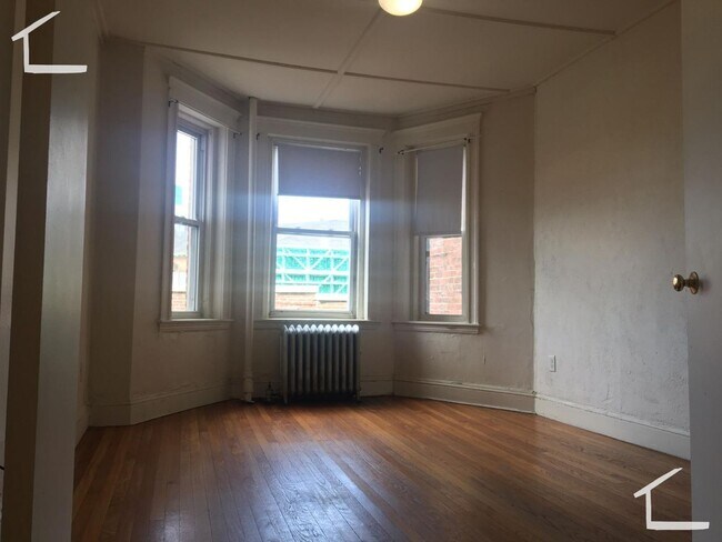 Building Photo - Fenway 1 bed split - available 9/5