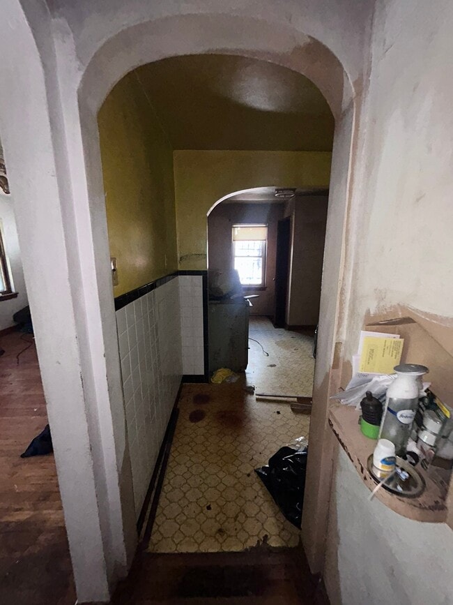 Building Photo - 5556 Floy Ave