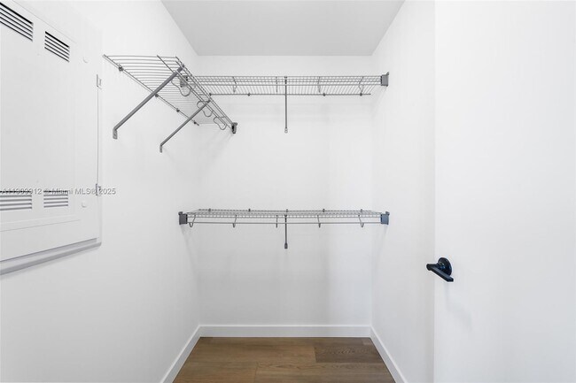 Building Photo - 307 SW 5th St