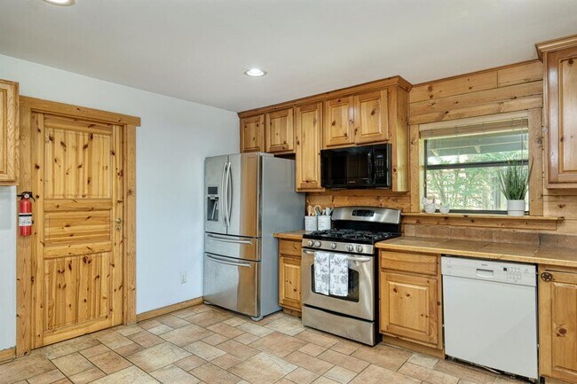 Building Photo - 1111 Berry Ln