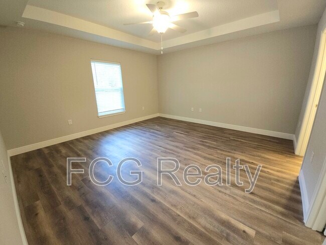 Building Photo - 8810 N Malibu Rd