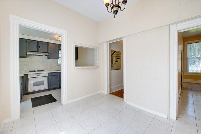 Building Photo - 1619 Ursuline St