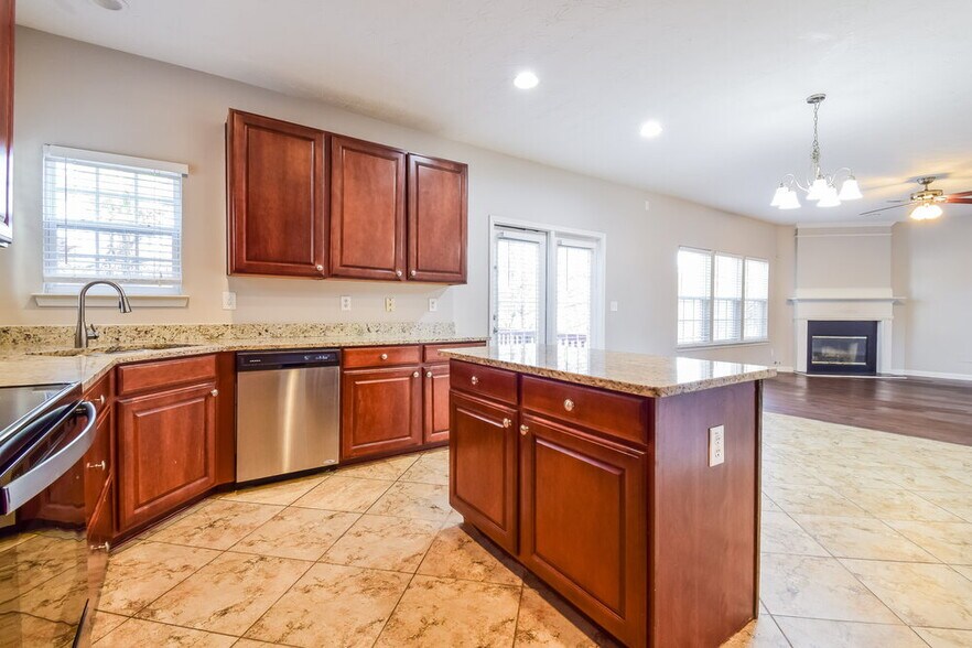 Building Photo - 3018 New Haven Ln