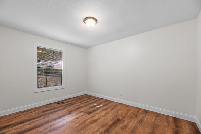 Building Photo - Beautifully Remodeled 3-Bedroom Home with ...