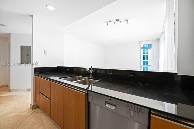 Building Photo - 1050 Brickell Ave