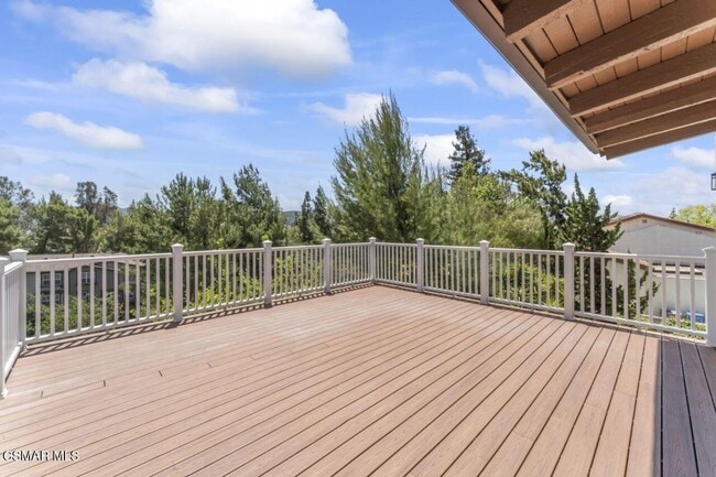 Building Photo - 4 bed, 2 1/2 bath home in the Racquet Club...