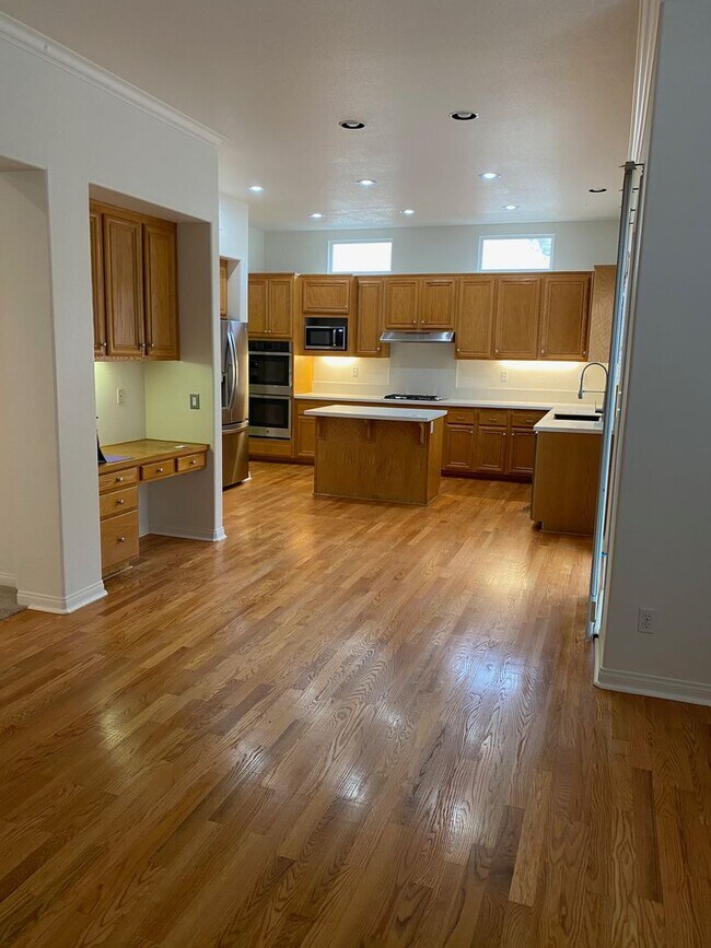 Building Photo - Carmel Valley “Shores” 5BR/3BA Executive H...