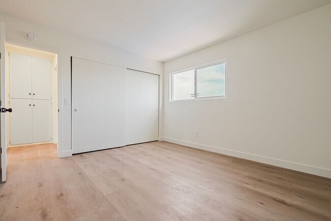 Building Photo - Calla Ave