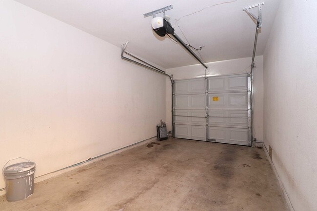 Building Photo - Converse 3 Bedroom Townhouse with Attached...