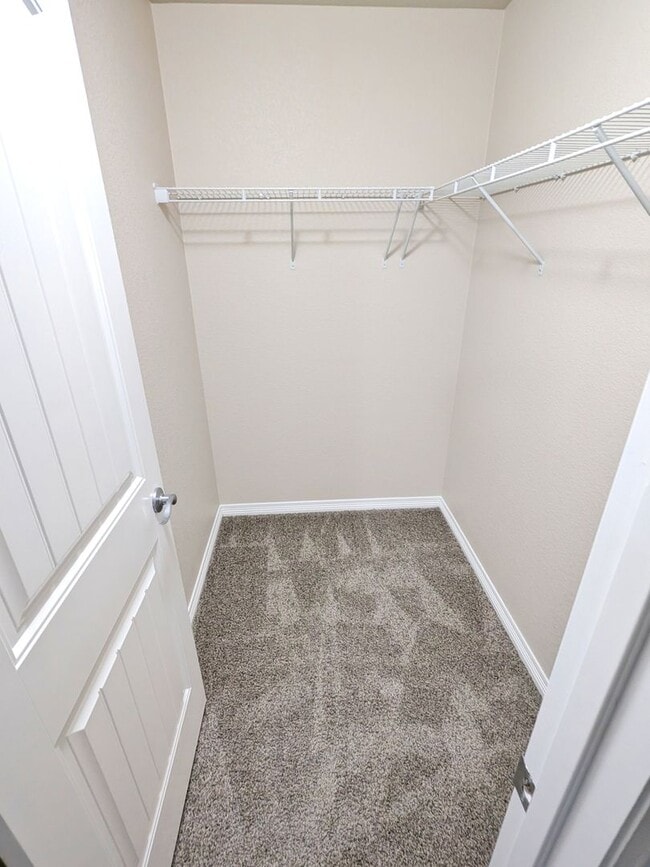 Building Photo - 5 Bedroom Three Bathroom Single Family Home in Monument