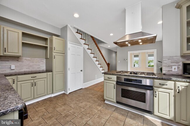 Building Photo - 855 N Pleasantview Rd