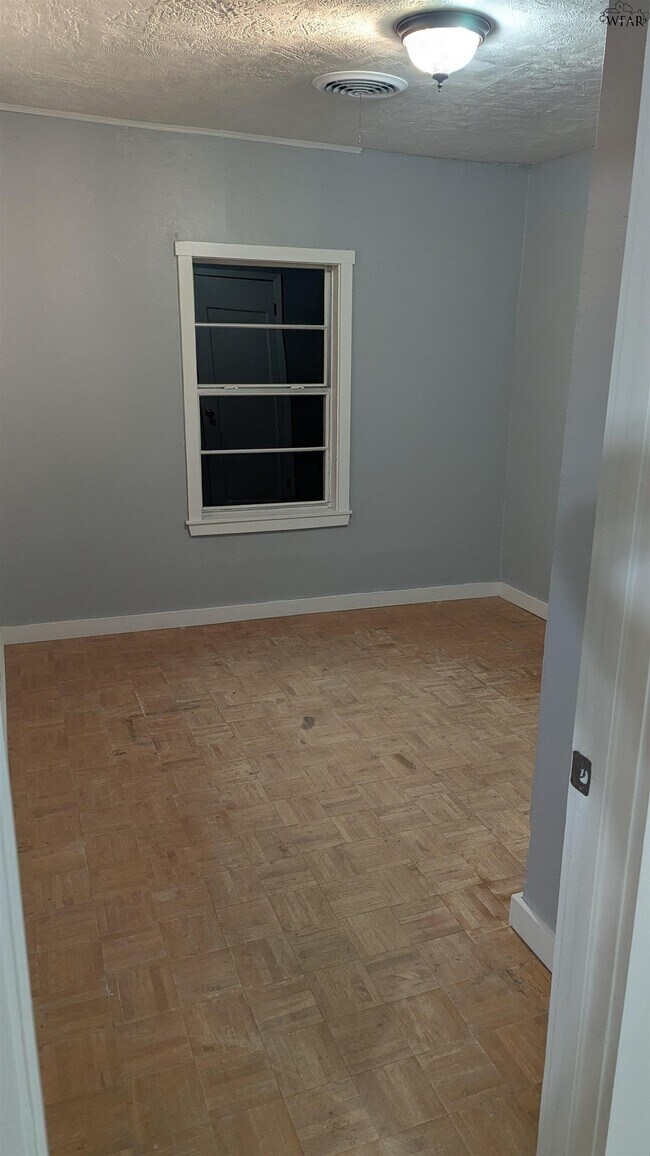 Building Photo - 1400 34th St