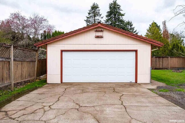 Building Photo - Spacious 4-Bedroom Home in Prime Corvallis Location!