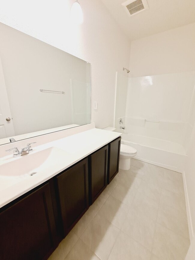 Building Photo - 3 bed 2 bath home in Huning Ranch! Move in Special!