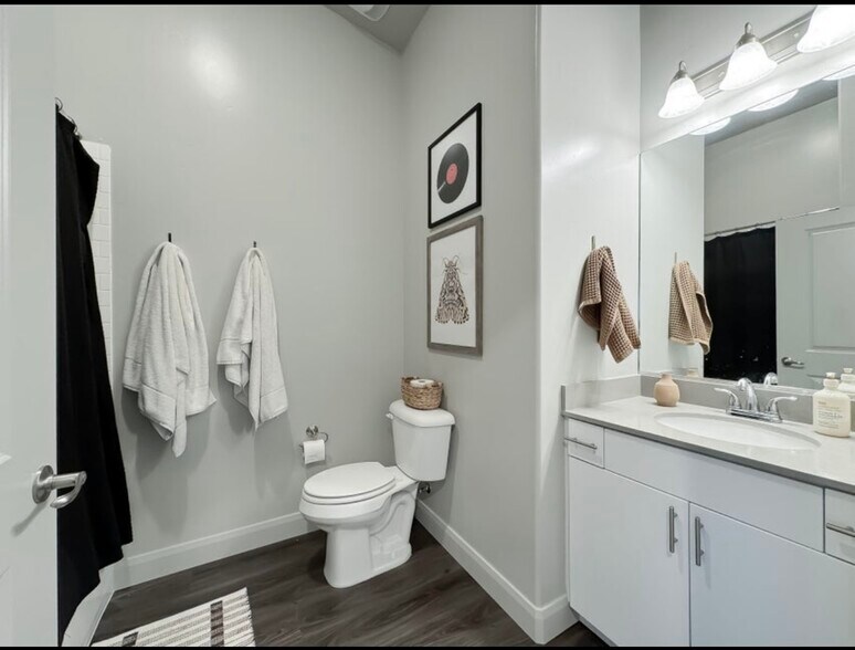 Building Photo - 128 N Lone Rock Dr