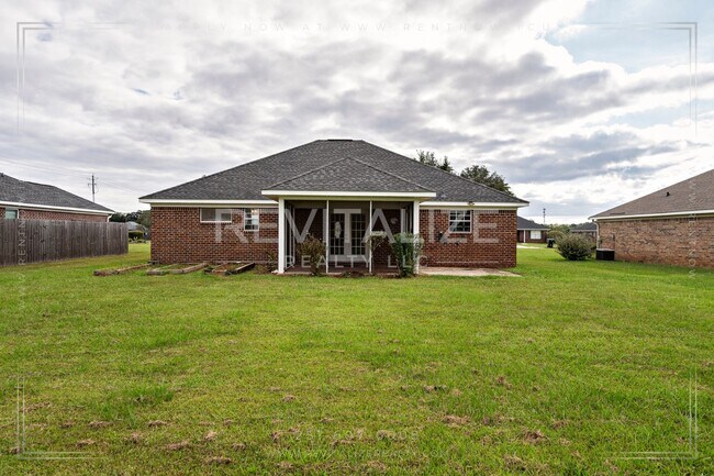 Building Photo - Spacious 3-Bedroom Home with Open Floor Pl...