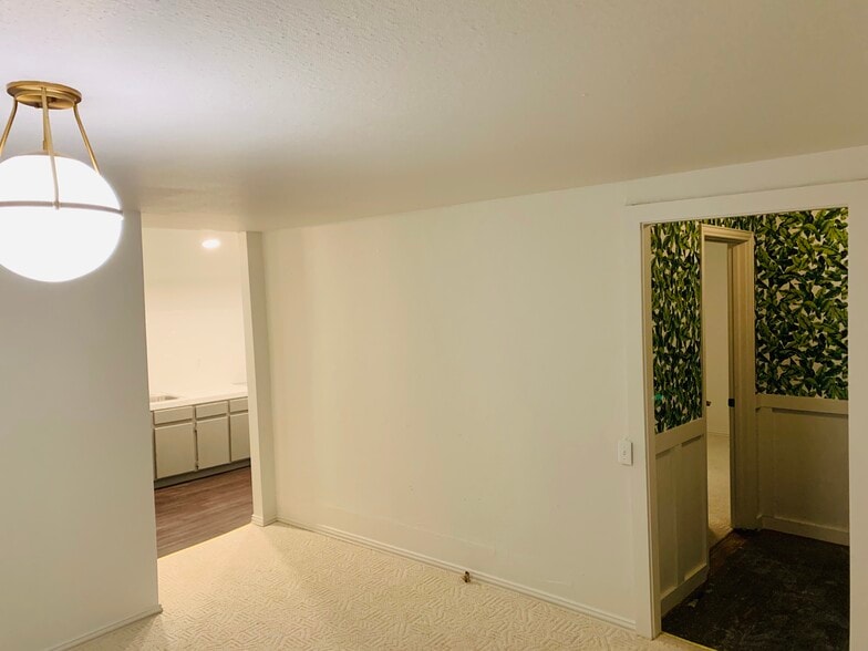 Building Photo - 605 W Neil Armstrong Pl