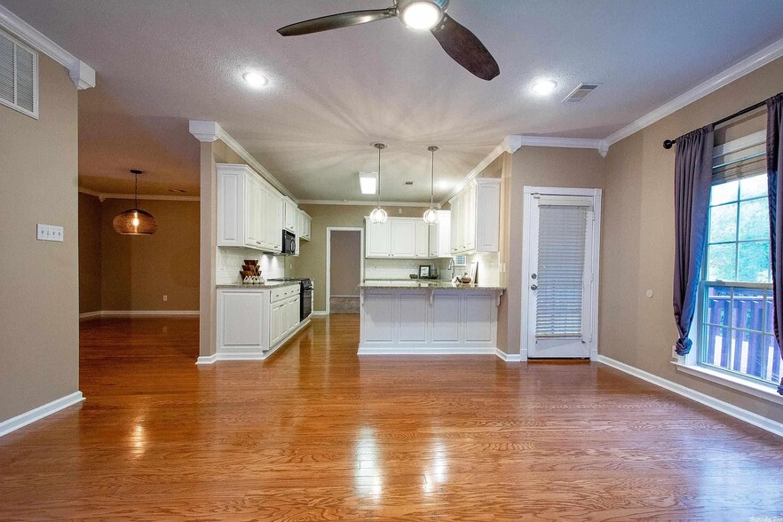 Building Photo - 20 Bouresse Dr