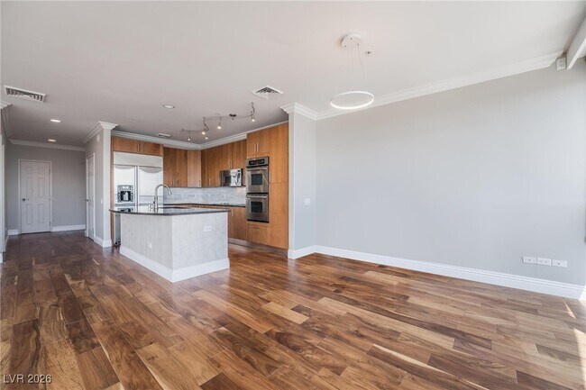 Building Photo - 200 W Sahara Ave