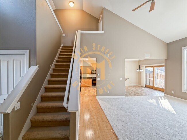 Building Photo - Executive Duplex: 3 Bed 3.5 Bath w/ 2 Stall Heated Garage