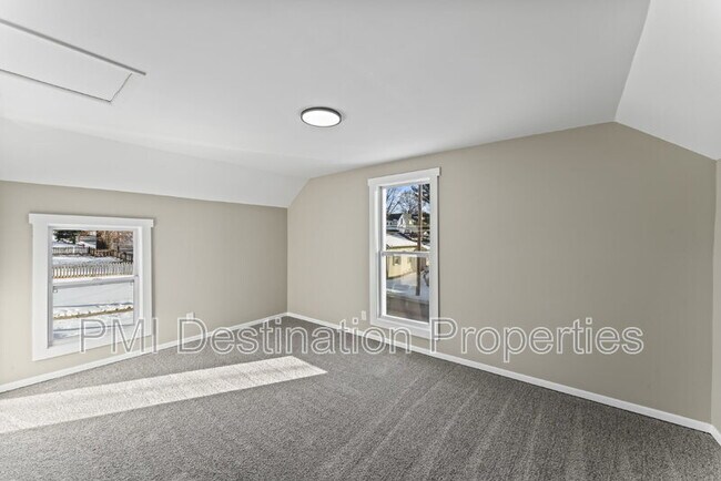 Building Photo - 811 N 10th St