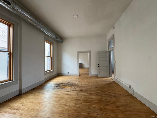 Building Photo - 123 E 3rd St