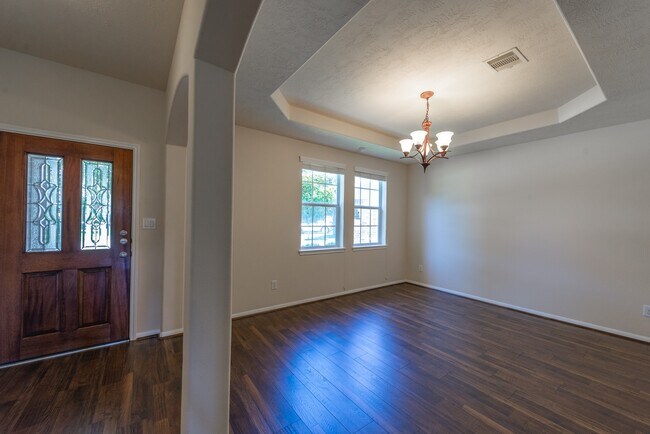 Building Photo - 26302 Fox Ridge Ln