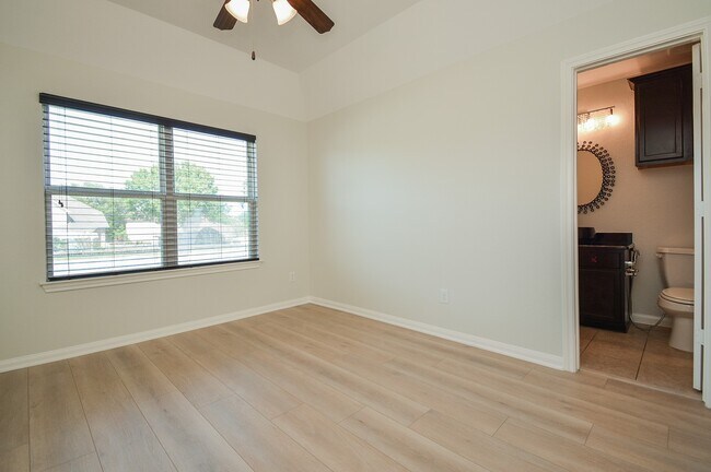 Building Photo - 6403 Edinburgh Ct