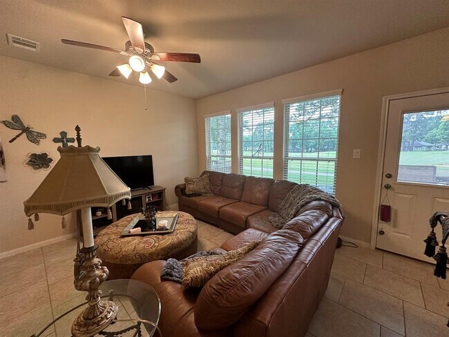 Building Photo - 16020 Fountainview Dr