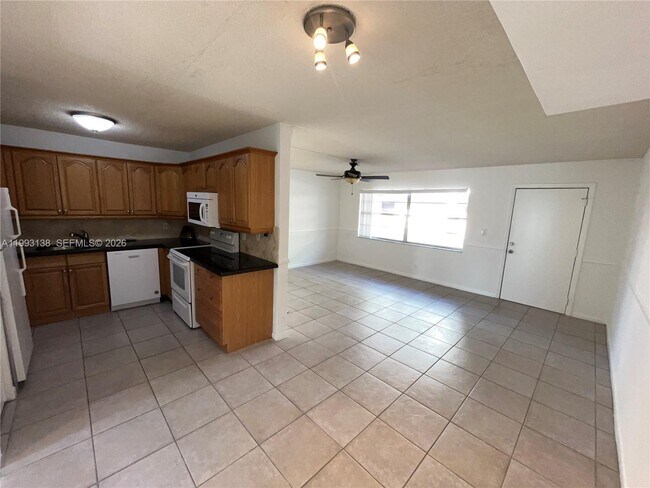 Building Photo - 1100 SE 4th Ave