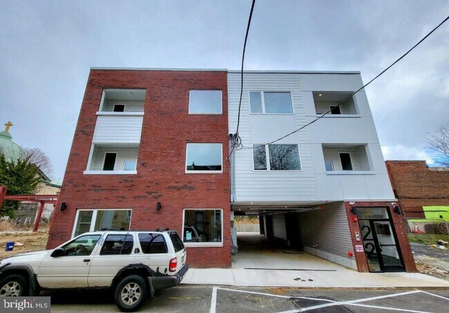 Building Photo - 22 E Rittenhouse St