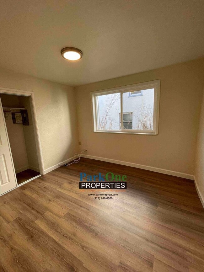 Building Photo - Buckley