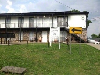 Black and White Apartments - Magnolia Creek