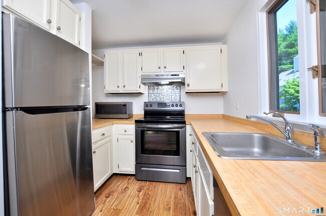 Building Photo - 45 River Colony