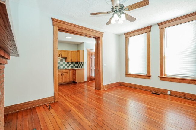 Building Photo - E. Main/802-804 - 804