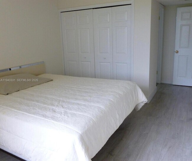 Building Photo - 16300 Golf Club Rd